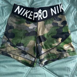 Nike pro camo spandex shorts size medium